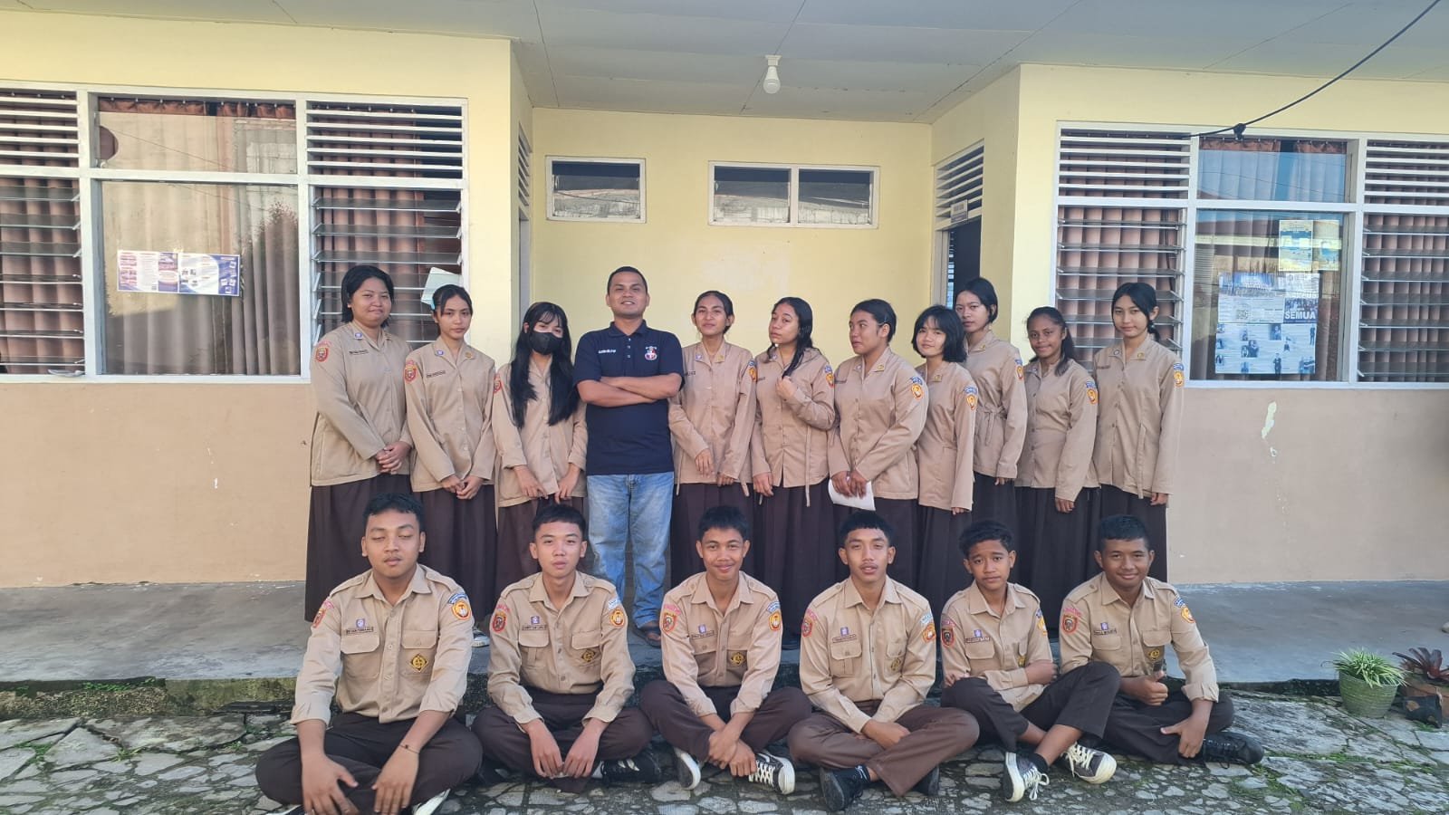 Air Mata dan Rasa Bangga: SMA Swasta Katolik Santo Aloysius Gonzaga Pangkalan Bun Lepas Bruder Marianus Garfan Menuju Tugas Baru di Roma